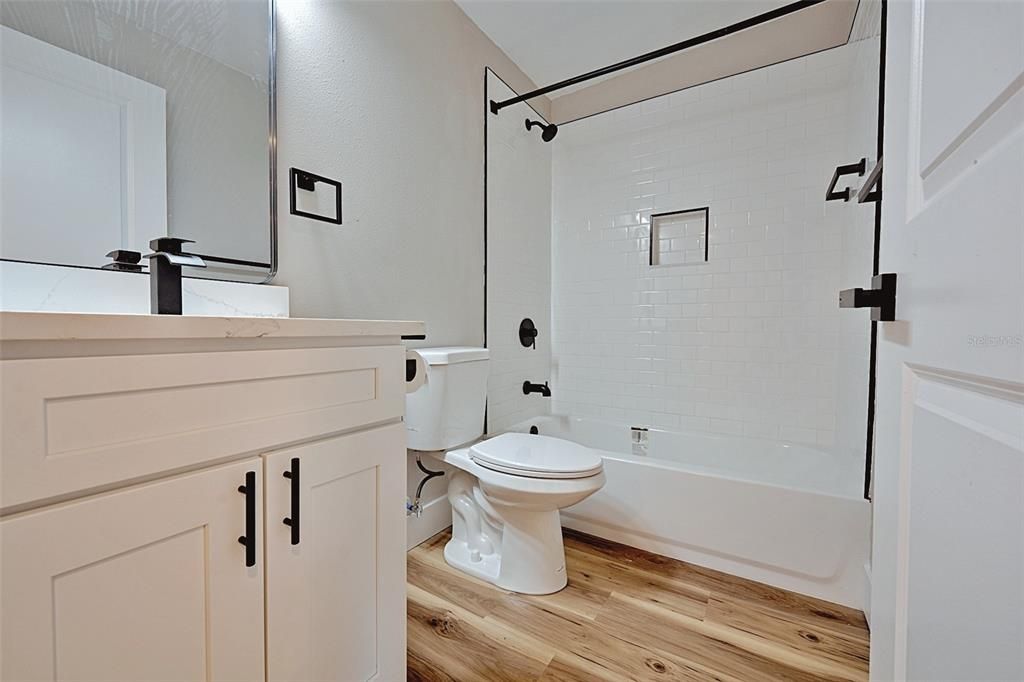Active With Contract: $240,000 (2 beds, 1 baths, 776 Square Feet)