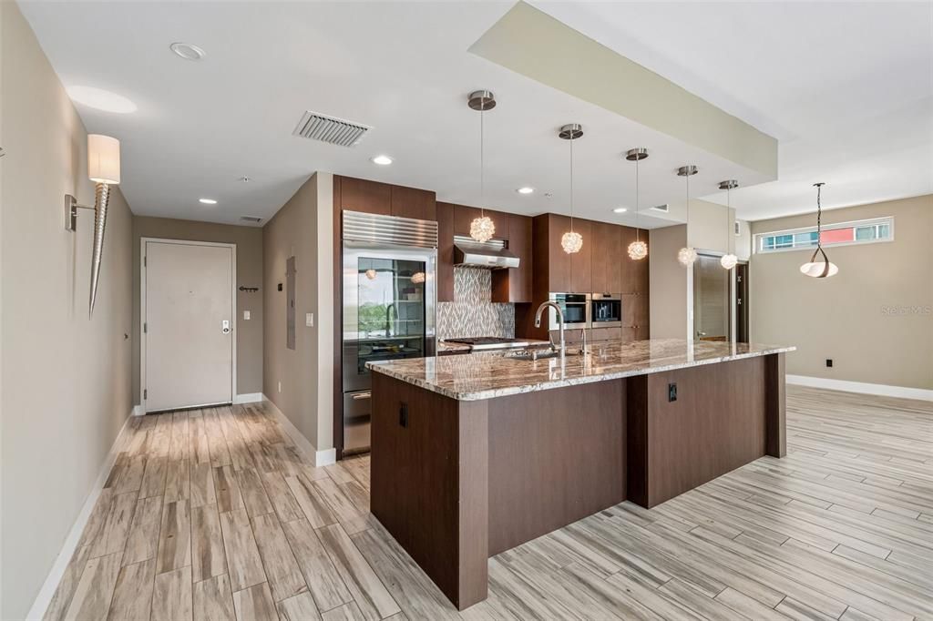 En Venta: $574,900 (2 camas, 2 baños, 1278 Pies cuadrados)