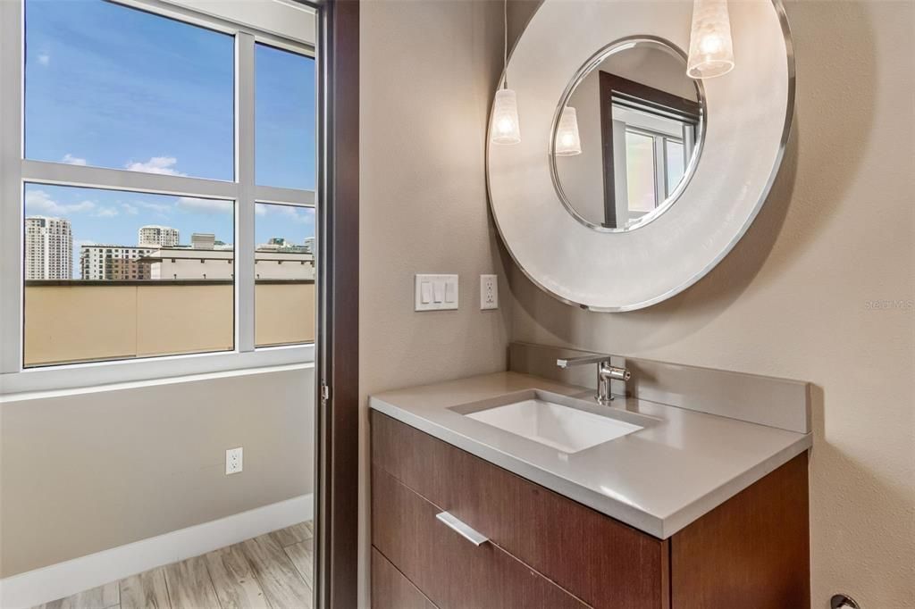 En Venta: $574,900 (2 camas, 2 baños, 1278 Pies cuadrados)