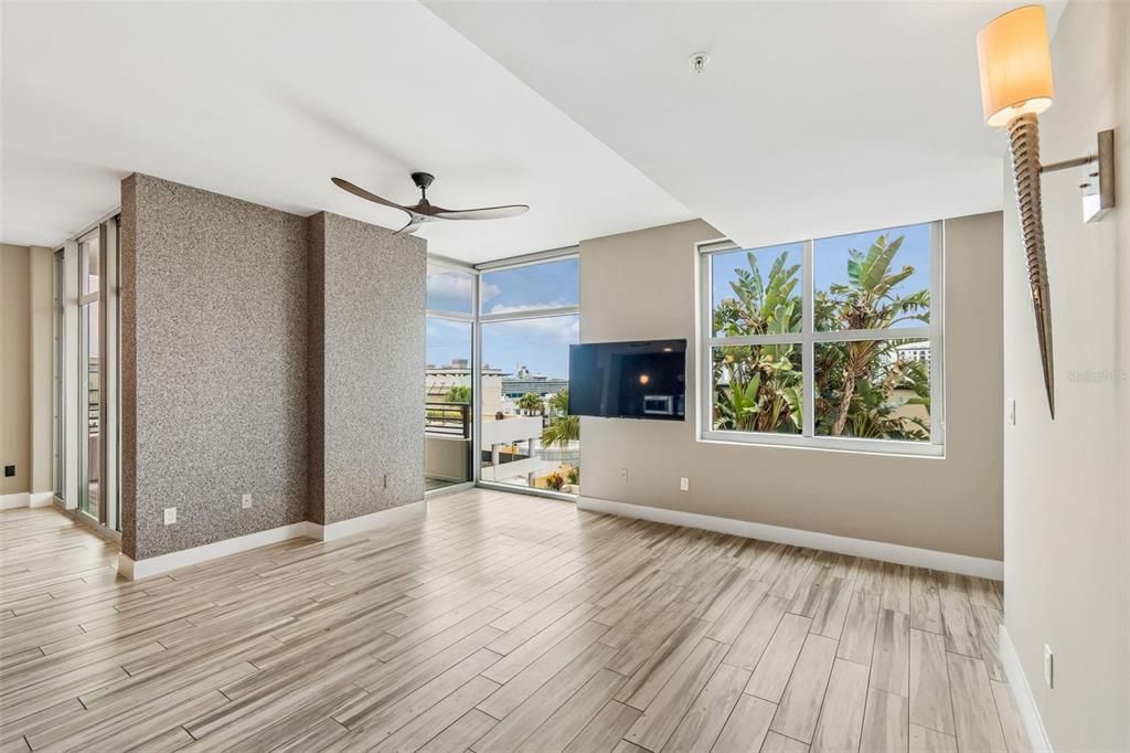 En Venta: $574,900 (2 camas, 2 baños, 1278 Pies cuadrados)