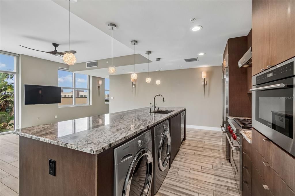En Venta: $574,900 (2 camas, 2 baños, 1278 Pies cuadrados)