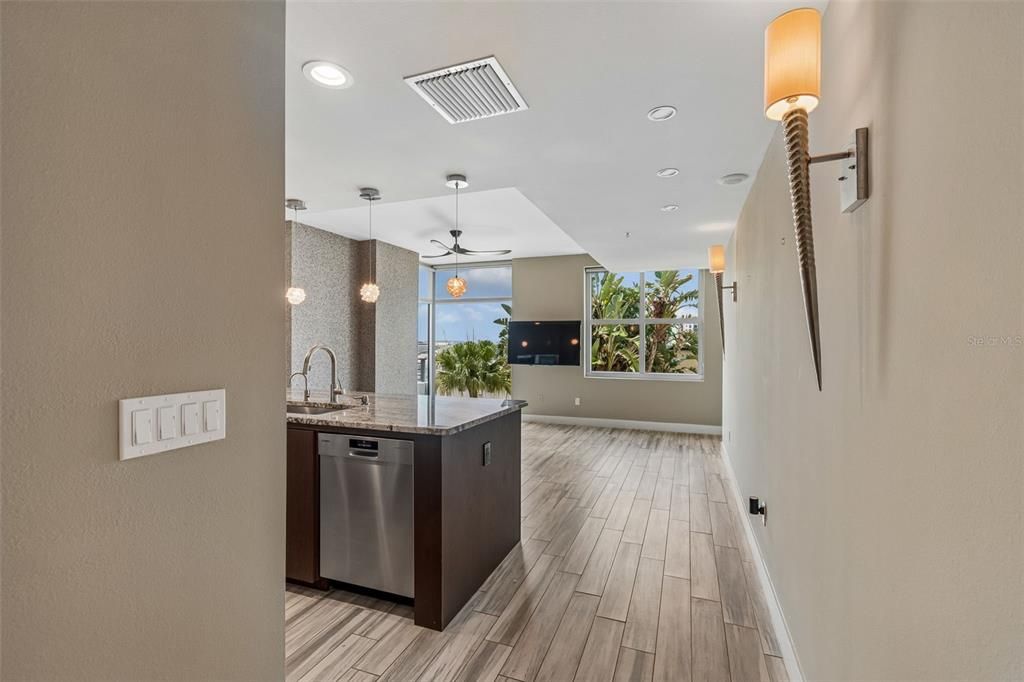 En Venta: $574,900 (2 camas, 2 baños, 1278 Pies cuadrados)