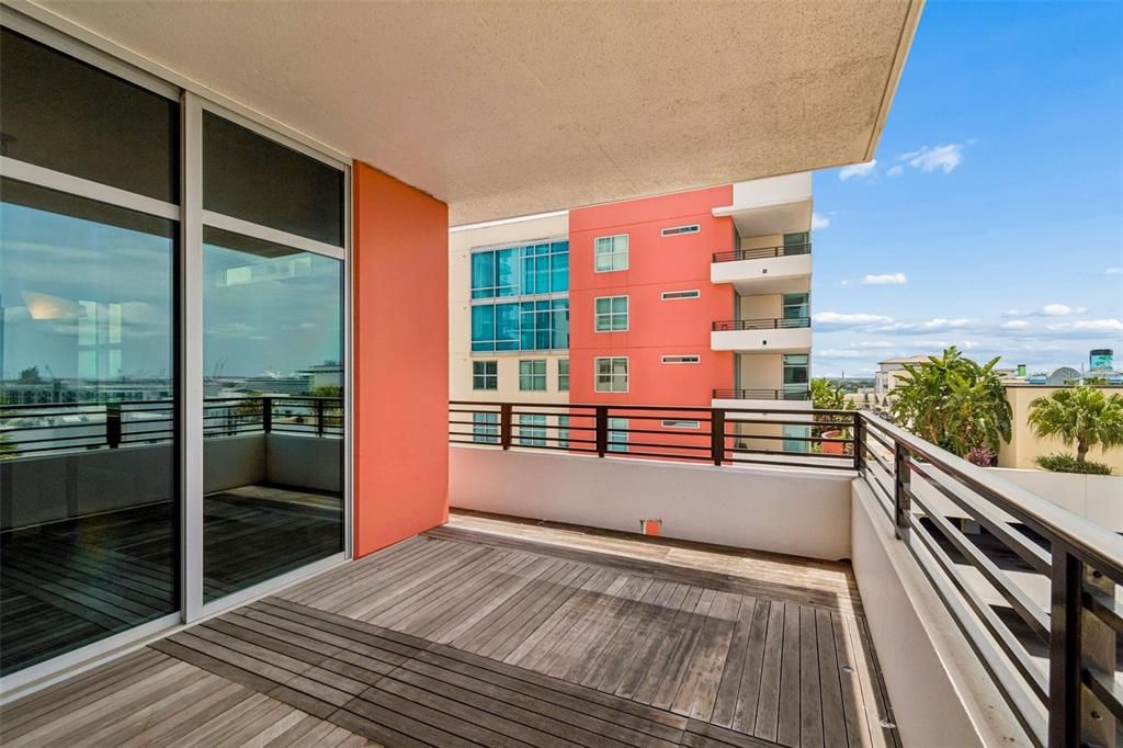 En Venta: $574,900 (2 camas, 2 baños, 1278 Pies cuadrados)