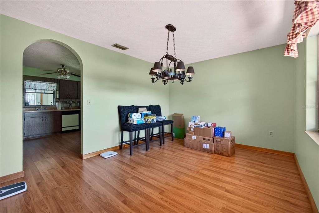 En Venta: $475,000 (3 camas, 2 baños, 1850 Pies cuadrados)