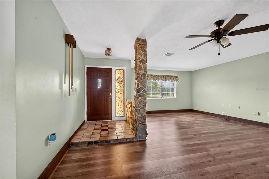 En Venta: $475,000 (3 camas, 2 baños, 1850 Pies cuadrados)