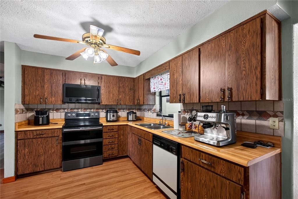 En Venta: $475,000 (3 camas, 2 baños, 1850 Pies cuadrados)