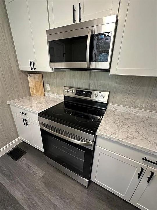 For Sale: $249,900 (3 beds, 2 baths, 1056 Square Feet)