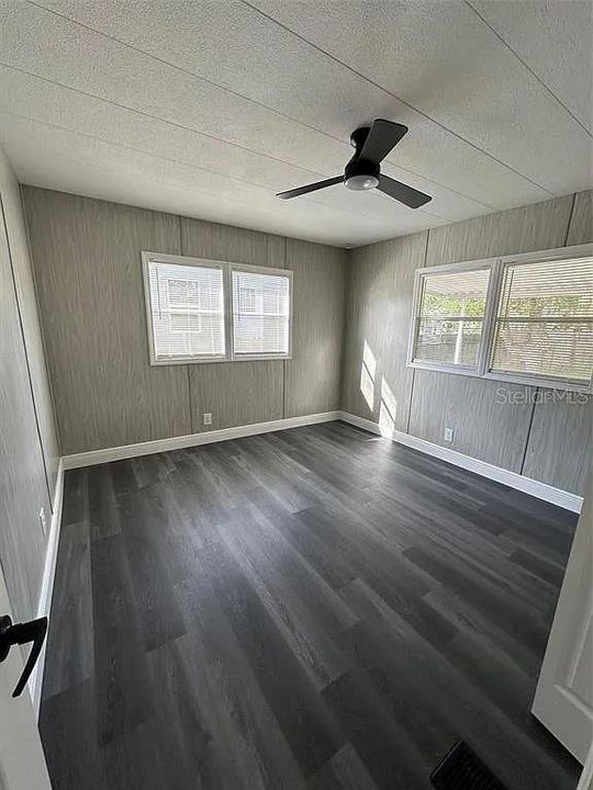 For Sale: $249,900 (3 beds, 2 baths, 1056 Square Feet)