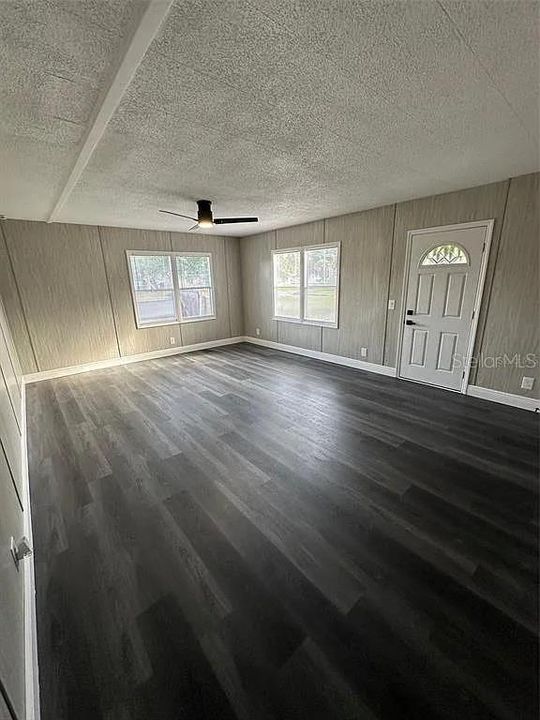 For Sale: $249,900 (3 beds, 2 baths, 1056 Square Feet)