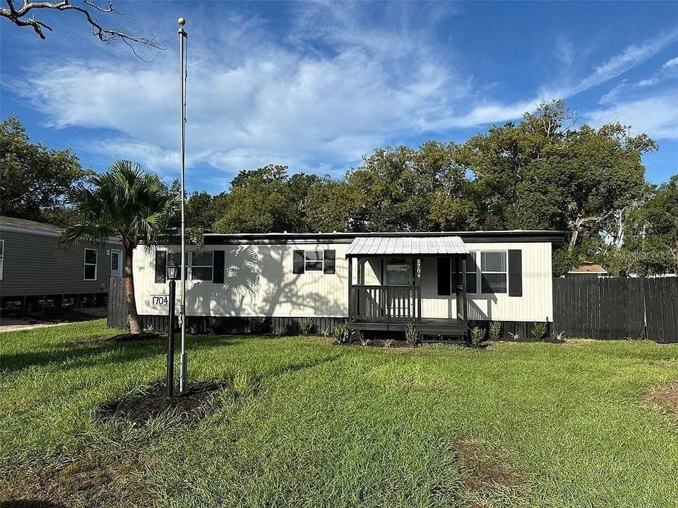 For Sale: $249,900 (3 beds, 2 baths, 1056 Square Feet)