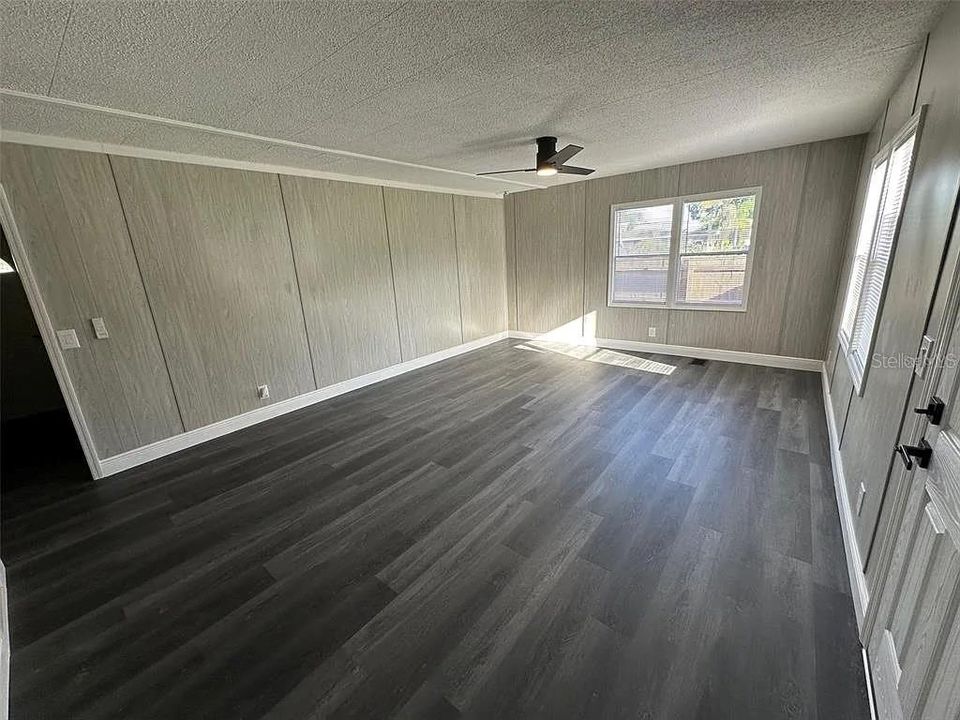 For Sale: $249,900 (3 beds, 2 baths, 1056 Square Feet)