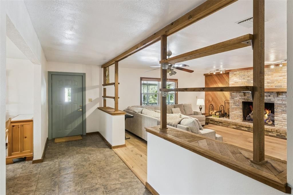 En Venta: $465,000 (3 camas, 2 baños, 2208 Pies cuadrados)