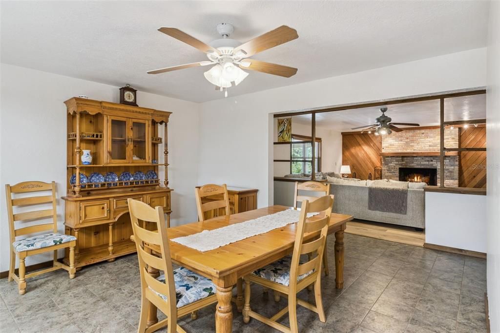 En Venta: $465,000 (3 camas, 2 baños, 2208 Pies cuadrados)