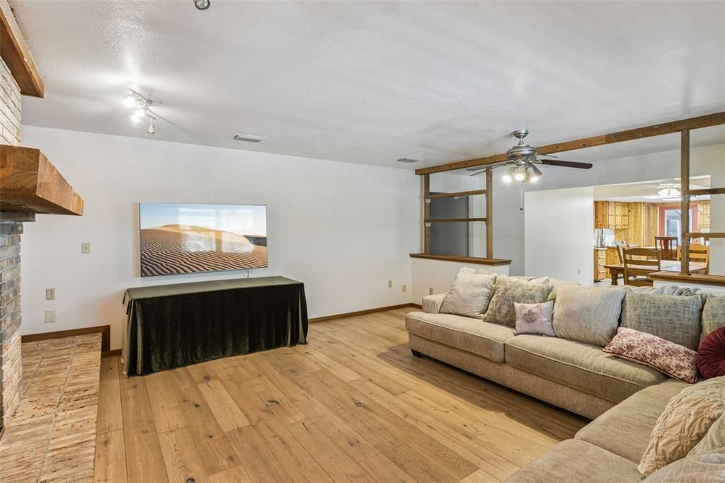 En Venta: $465,000 (3 camas, 2 baños, 2208 Pies cuadrados)