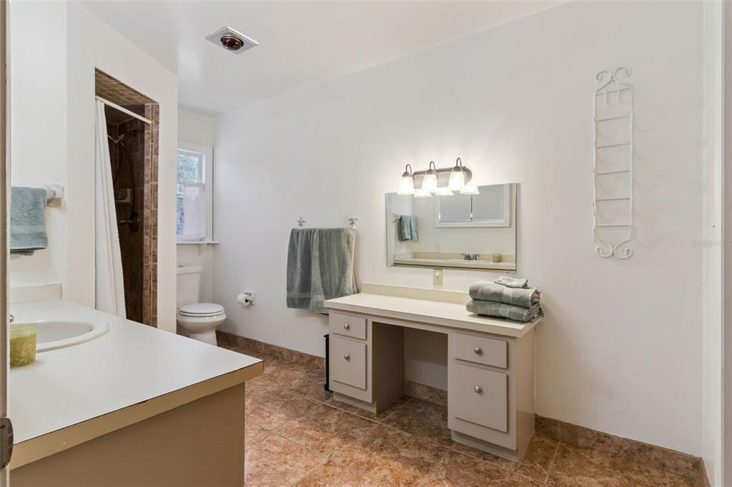 En Venta: $465,000 (3 camas, 2 baños, 2208 Pies cuadrados)