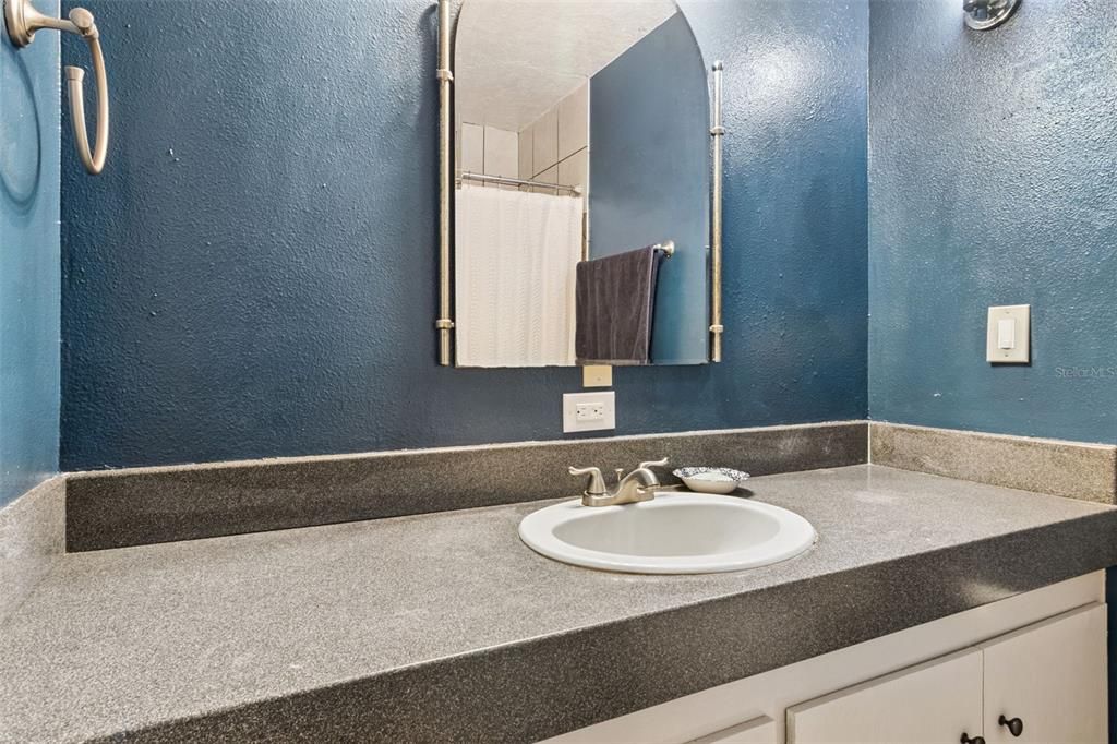 En Venta: $465,000 (3 camas, 2 baños, 2208 Pies cuadrados)