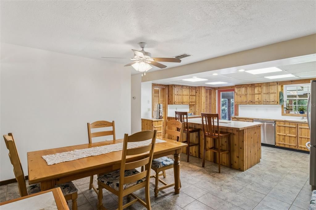 En Venta: $465,000 (3 camas, 2 baños, 2208 Pies cuadrados)