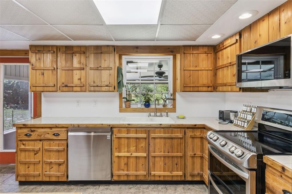 En Venta: $465,000 (3 camas, 2 baños, 2208 Pies cuadrados)