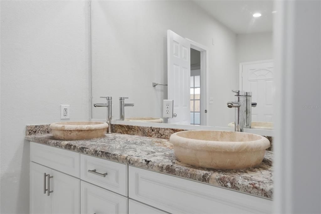 For Sale: $499,000 (4 beds, 3 baths, 2590 Square Feet)