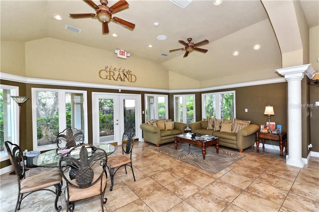 For Sale: $169,900 (1 beds, 1 baths, 572 Square Feet)