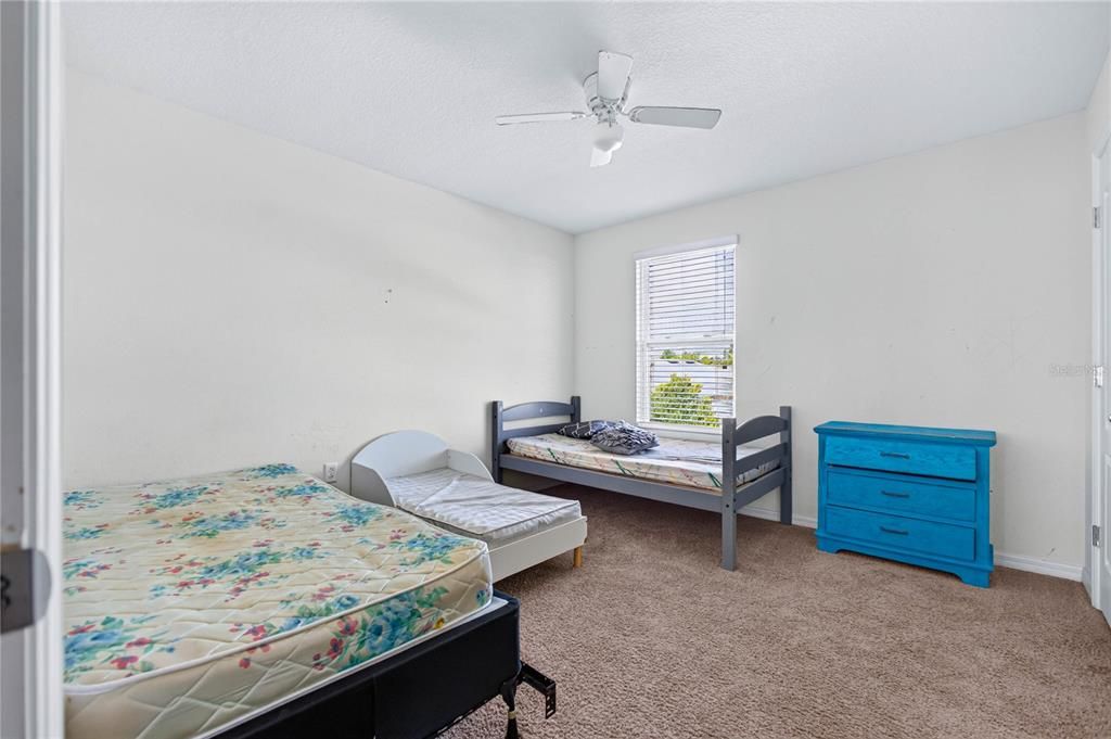 For Sale: $350,000 (5 beds, 3 baths, 2577 Square Feet)