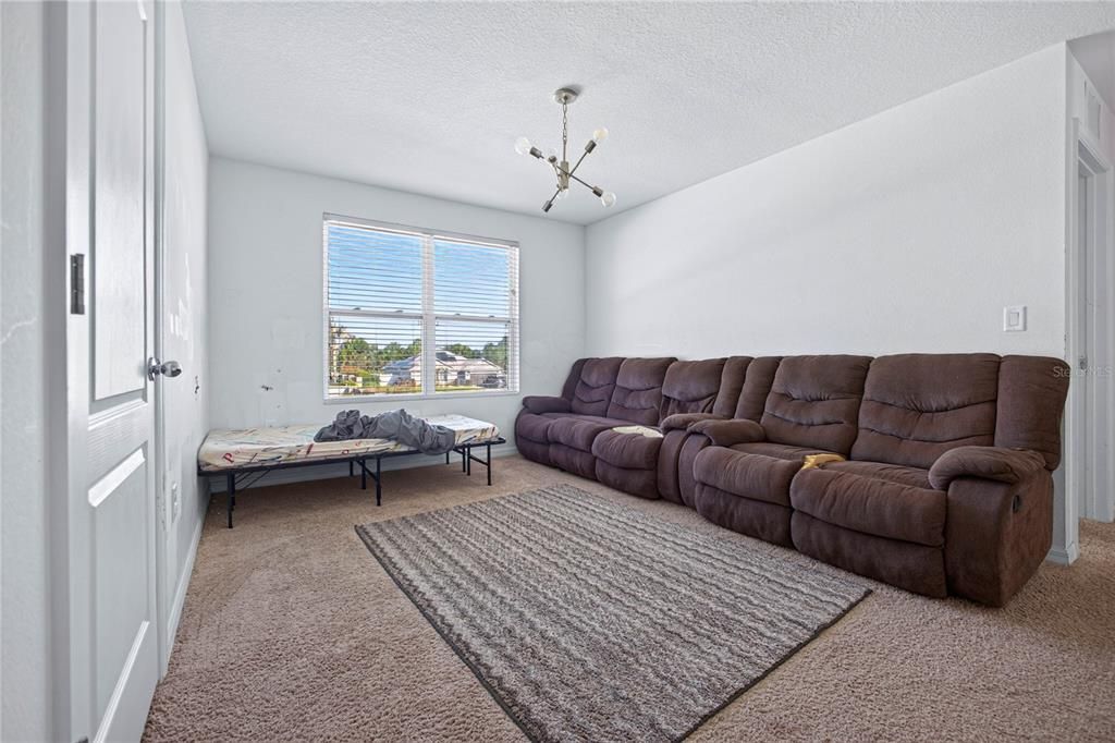 For Sale: $350,000 (5 beds, 3 baths, 2577 Square Feet)