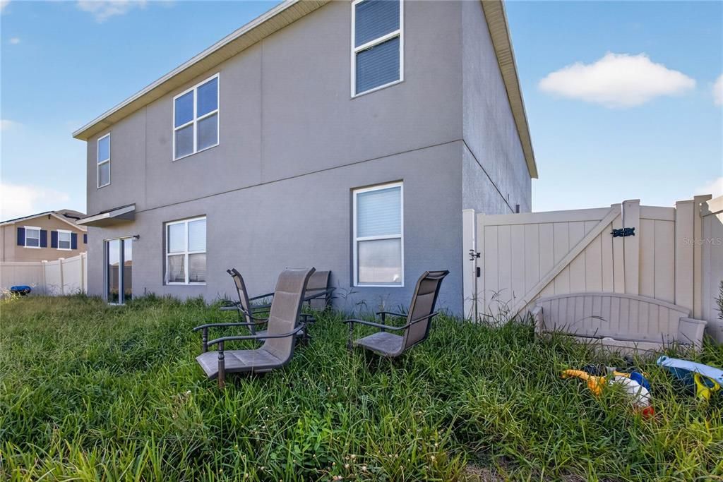 For Sale: $350,000 (5 beds, 3 baths, 2577 Square Feet)