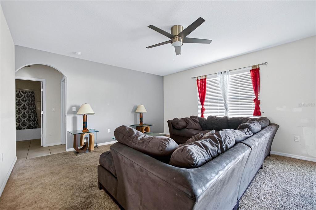 For Sale: $350,000 (5 beds, 3 baths, 2577 Square Feet)