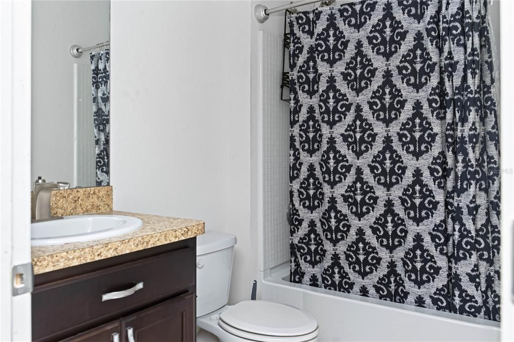 For Sale: $350,000 (5 beds, 3 baths, 2577 Square Feet)