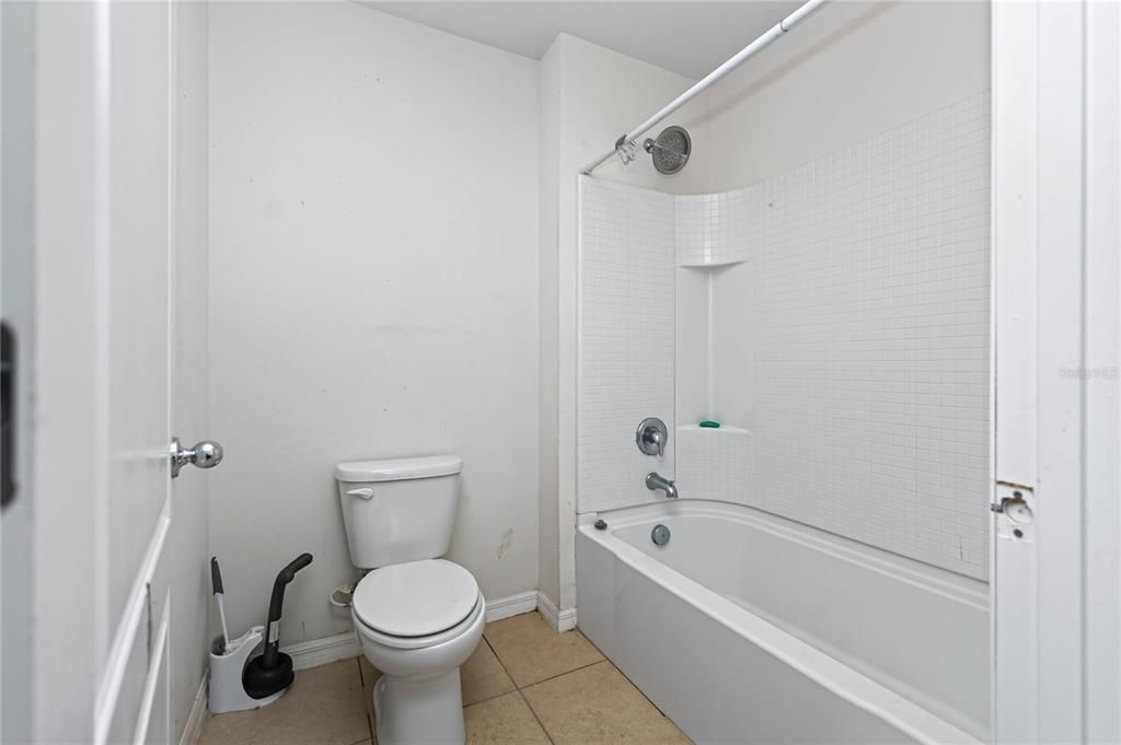 For Sale: $350,000 (5 beds, 3 baths, 2577 Square Feet)