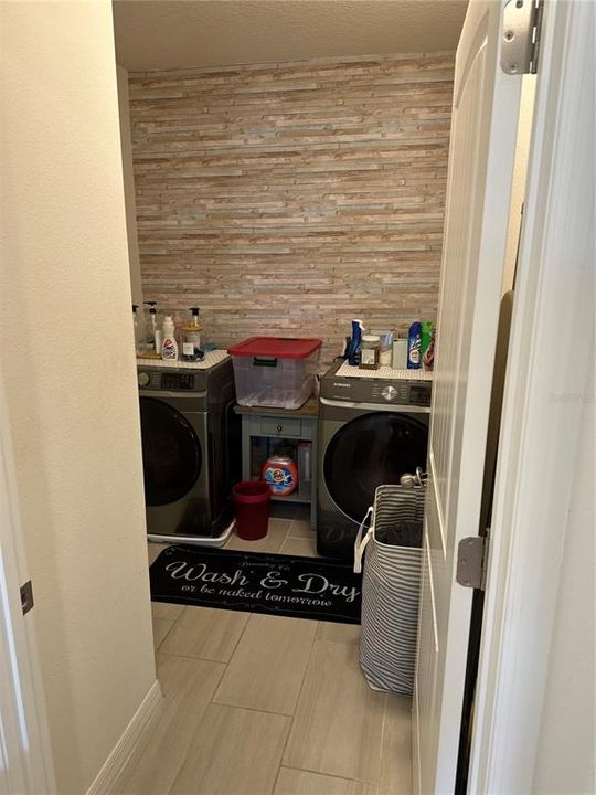 En Venta: $569,000 (4 camas, 3 baños, 2290 Pies cuadrados)