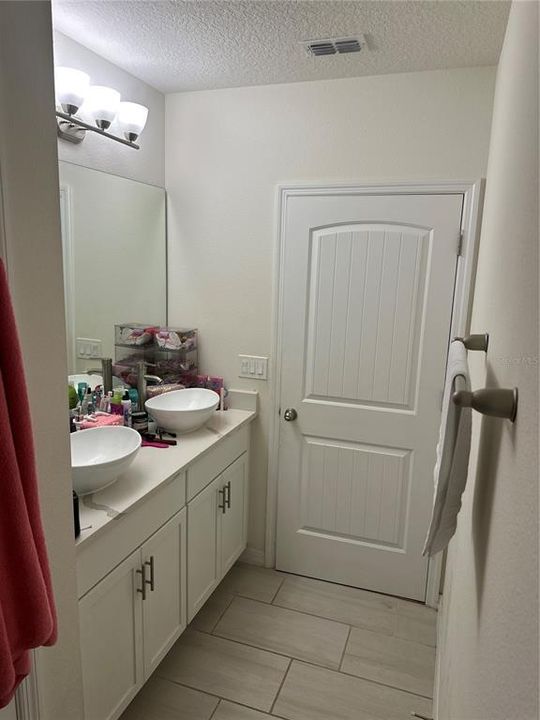 En Venta: $569,000 (4 camas, 3 baños, 2290 Pies cuadrados)