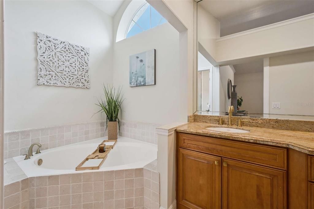 For Rent: $5,000 (6 beds, 5 baths, 3676 Square Feet)