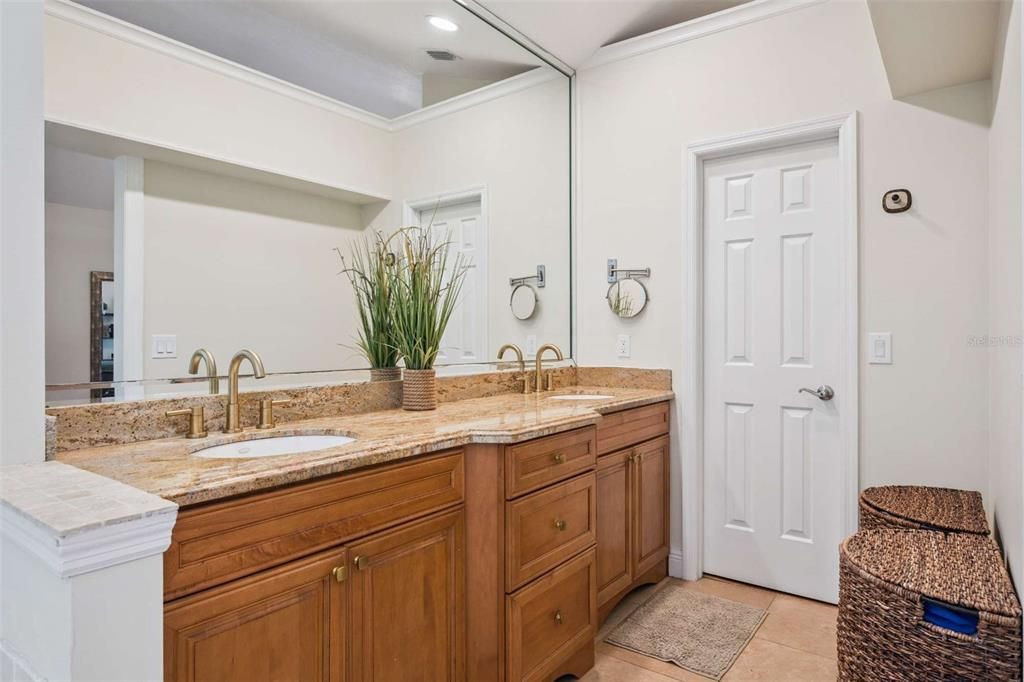 For Rent: $5,000 (6 beds, 5 baths, 3676 Square Feet)
