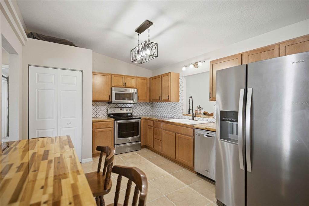 En Venta: $359,900 (3 camas, 2 baños, 1898 Pies cuadrados)