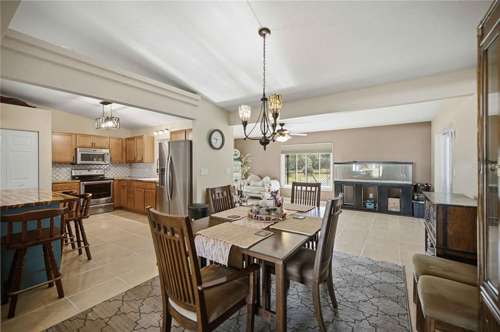 En Venta: $359,900 (3 camas, 2 baños, 1898 Pies cuadrados)