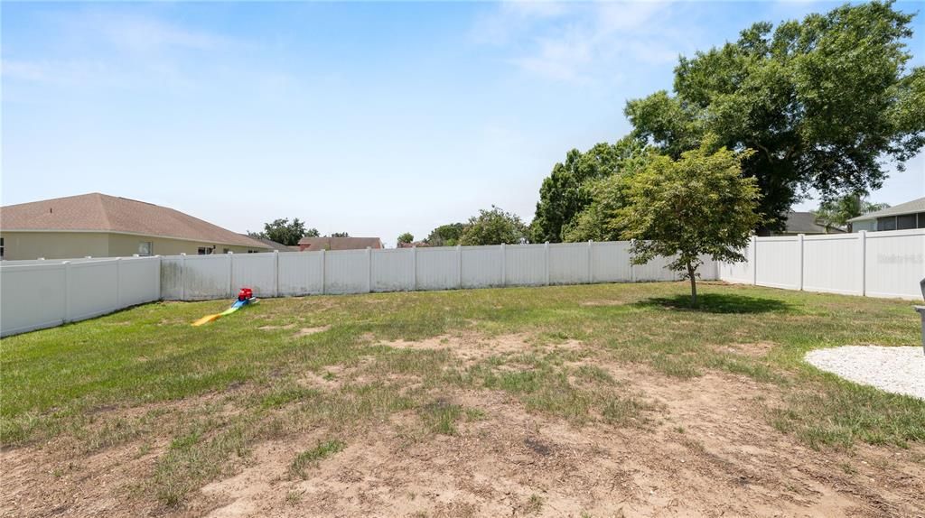 На продажу: $349,900 (4 спален, 2 ванн, 1559 Квадратных фут)