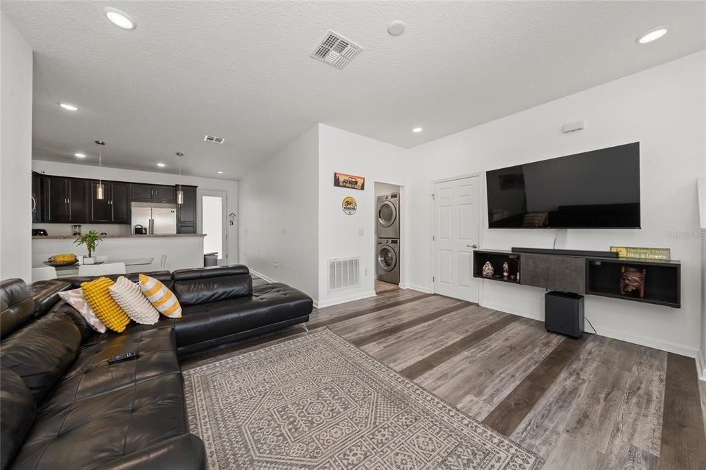 For Sale: $280,000 (3 beds, 2 baths, 1612 Square Feet)