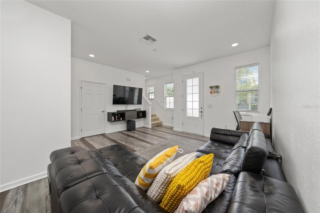 For Sale: $280,000 (3 beds, 2 baths, 1612 Square Feet)