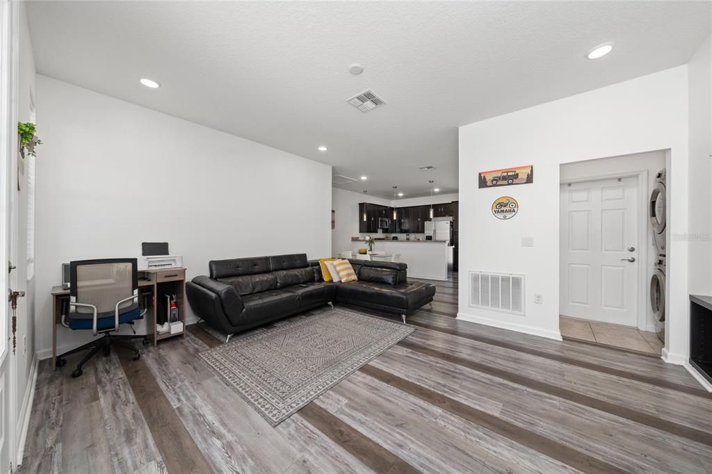 For Sale: $280,000 (3 beds, 2 baths, 1612 Square Feet)