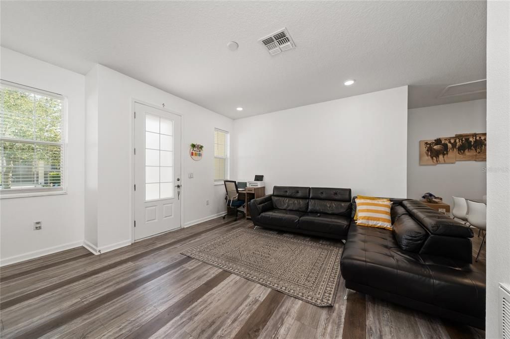 For Sale: $280,000 (3 beds, 2 baths, 1612 Square Feet)