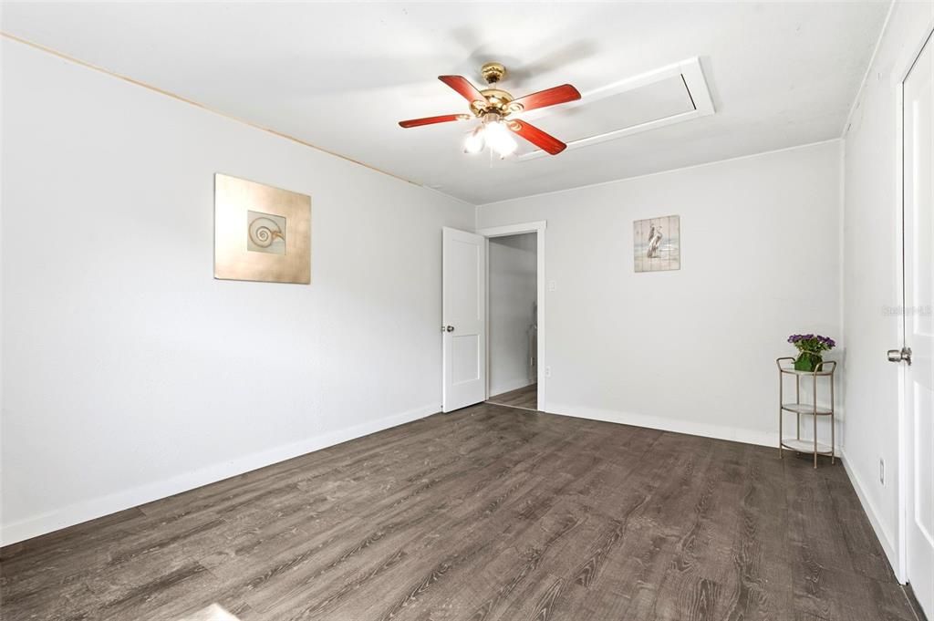 For Sale: $175,000 (2 beds, 1 baths, 1040 Square Feet)