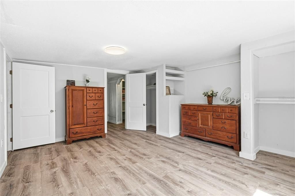 For Sale: $175,000 (2 beds, 1 baths, 1040 Square Feet)