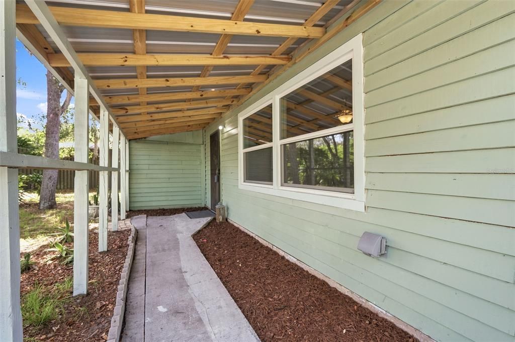 For Sale: $175,000 (2 beds, 1 baths, 1040 Square Feet)