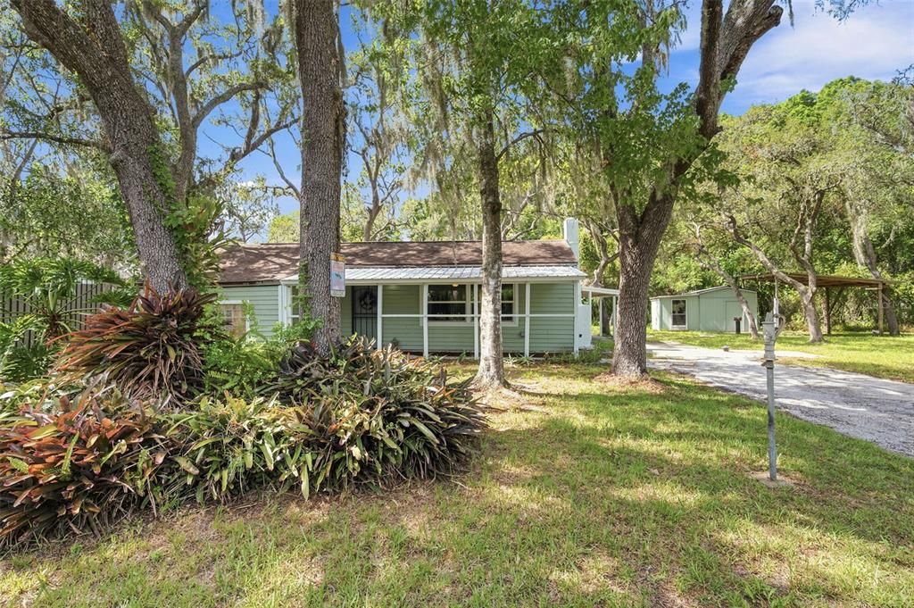 For Sale: $175,000 (2 beds, 1 baths, 1040 Square Feet)