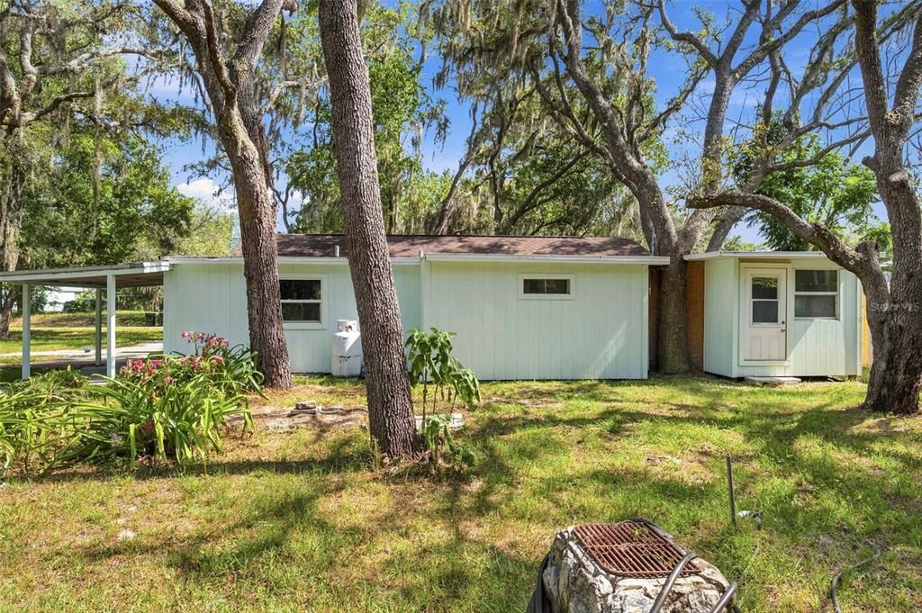 For Sale: $175,000 (2 beds, 1 baths, 1040 Square Feet)