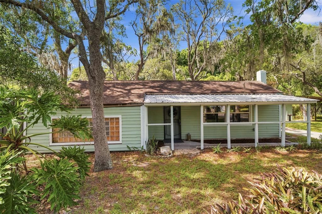 For Sale: $175,000 (2 beds, 1 baths, 1040 Square Feet)