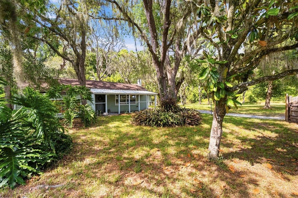 For Sale: $175,000 (2 beds, 1 baths, 1040 Square Feet)