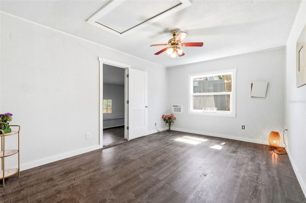 For Sale: $175,000 (2 beds, 1 baths, 1040 Square Feet)
