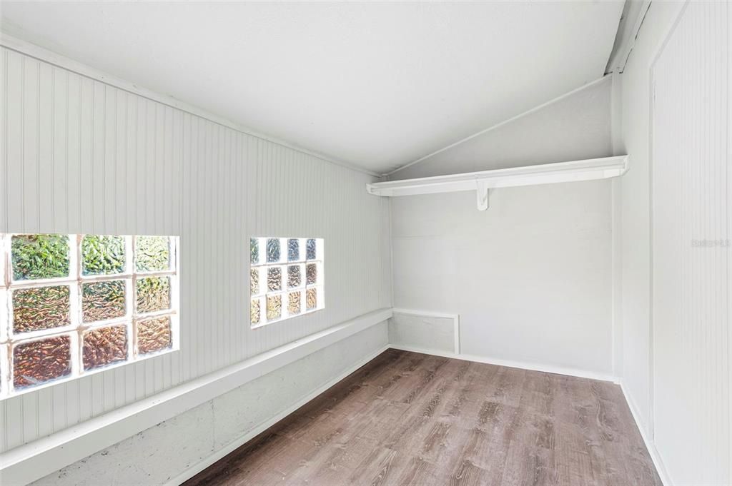 For Sale: $175,000 (2 beds, 1 baths, 1040 Square Feet)
